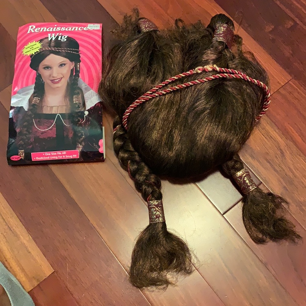 Women’s Renaissance Wig - Picture 2 of 3